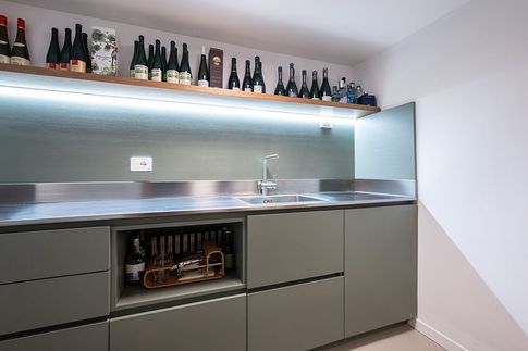 Taverna in stile contemporaneo di 45 di MANUARINO architettura design comunicazione