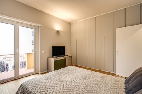 Camera da Letto in stile contemporaneo di 15 di MOB Architects