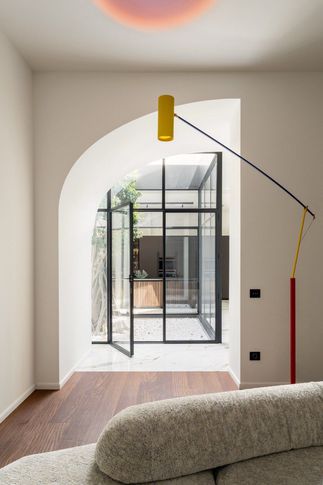 Open Space in stile contemporaneo di 450 di Studiounoarchitettura