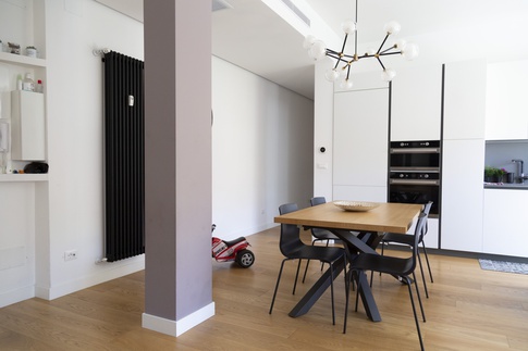 Open Space in stile moderno di 37 di Valentina Solera Architetto
