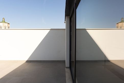 Terrazza in stile contemporaneo di 15 di valeria ingrao architetto
