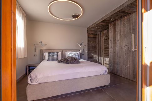Camera da Letto in stile moderno di 13 di Design Alpino