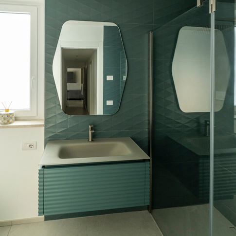 Bagno in stile moderno di 1 di MeS Studio 327