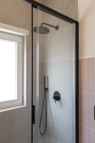 Bagno in stile contemporaneo di 6 di Architetto Valentina Solano Bagno in stile contemporaneo di 6 di Architetto Valentina Solano