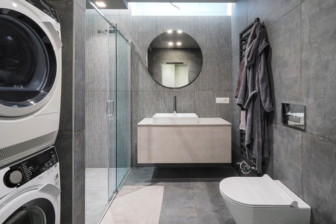 Bagno in stile contemporaneo di 6 di Desearq studio - architettura e interior design