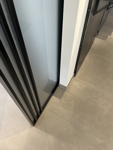Open Space in stile moderno di 150 di BF interni