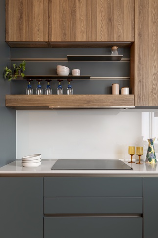 Cucina in stile contemporaneo di 12 di tapas studio