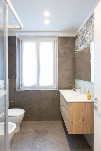 Bagno in stile contemporaneo di 6 di Carola Ribotta architetto