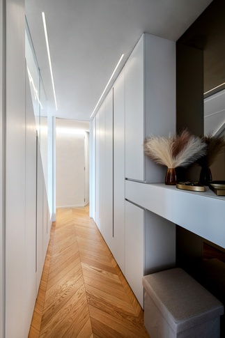 Corridoio in stile moderno di 8 di Bossi Vigorito Building Interior