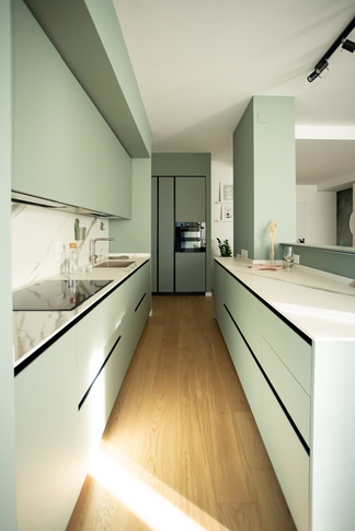 Cucina in stile contemporaneo di 13 di Storie Design Studio