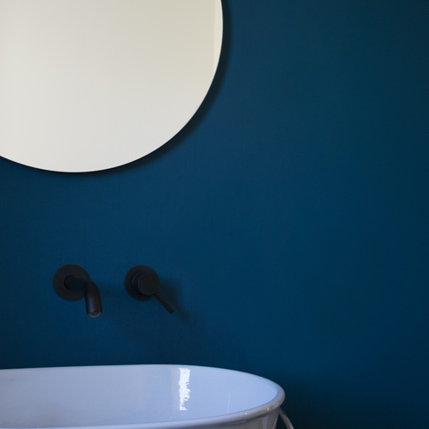 Bagno in stile industriale di 15 di sma architetti