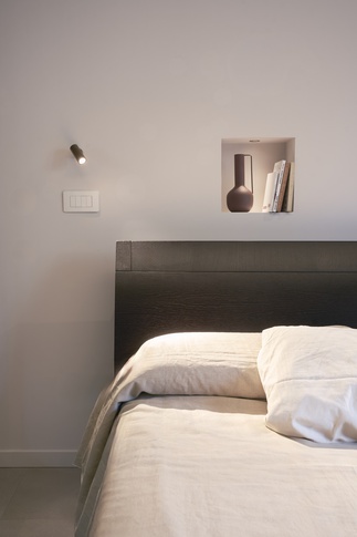 Camera da Letto in stile contemporaneo di 20 di Alessio Vittori | Creative Design Studio