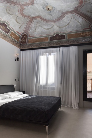 Camera da Letto in stile eclettico di 48 di COLLETTIVO_INVƎRSO