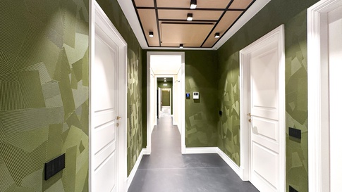 Corridoio in stile eclettico di 15 di Studio Gaetano Riccardelli