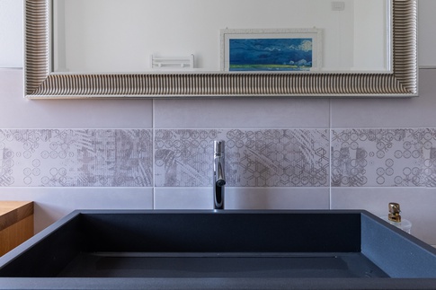 Bagno in stile contemporaneo di 5 di Mobili Vivarelli S.R.L.