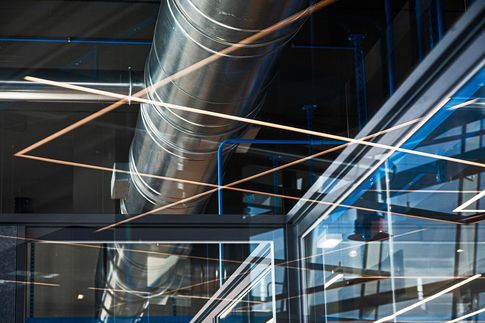 Open Space in stile moderno di 6000 di Lorenzo Franzi | Fotografia