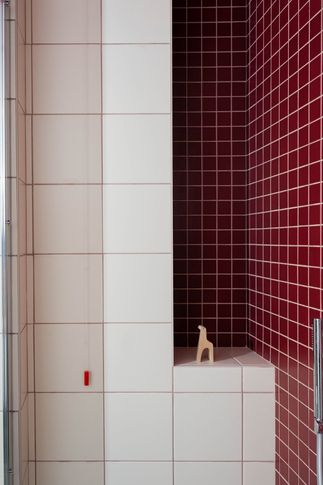 Bagno in stile iconico di 5 di LATER STUDIO / paola cortesi architetto Bagno in stile iconico di 5 di LATER STUDIO / paola cortesi architetto