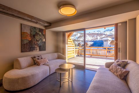 Soggiorno in stile moderno di 35 di Design Alpino