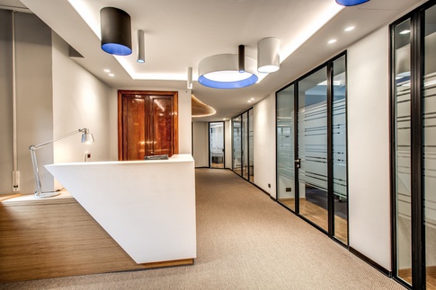 Open Space in stile contemporaneo di 300 di MOB Architects