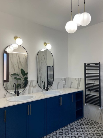 Bagno in stile contemporaneo di 9 di Ing. Sara Russo