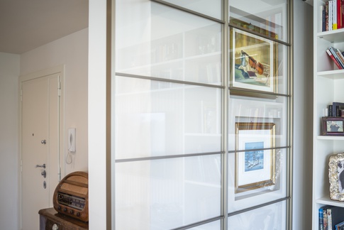 Soggiorno in stile moderno di 50 di BB1 Architettura & Design