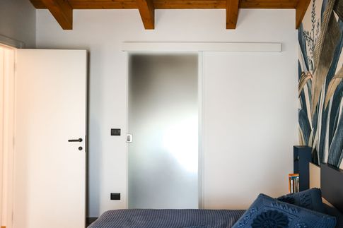 Camera da Letto in stile moderno di 23 di Studio LABventinove