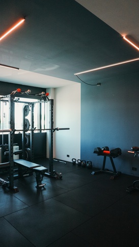 Palestra in stile moderno di 65 di Studio LABventinove