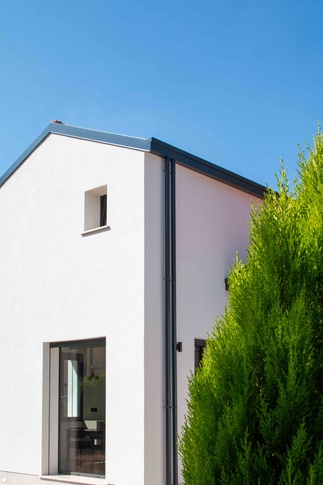 Facciata in stile moderno di null di YY studio Facciata in stile moderno di null di YY studio