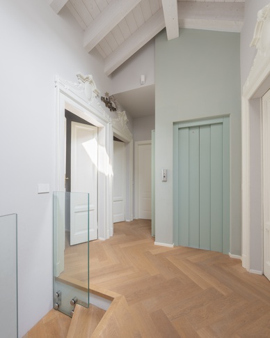 Corridoio in stile classico di 5 di Annalisa Carli Architetto