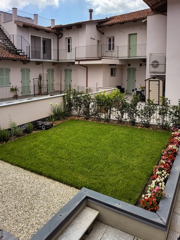 Terrazza in stile contemporaneo di 92 di Studio MAC