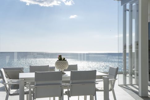 Terrazza in stile contemporaneo di 100 di 13GC_architekt