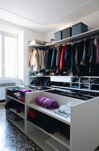 Cabina Armadio in stile classico di 17 di Valentina Solera Architetto