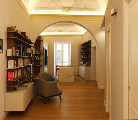 Ingresso in stile classico di 19 di Carla Gatto Architetto
