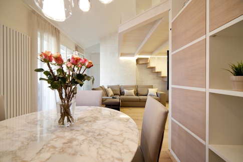 Sala da Pranzo in stile contemporaneo di 8 di Elena Vigano' Architetto