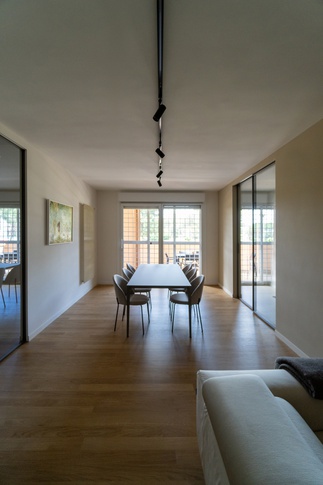 Soggiorno in stile contemporaneo di 20 di LIT-ARCHITECTS Soggiorno in stile contemporaneo di 20 di LIT-ARCHITECTS