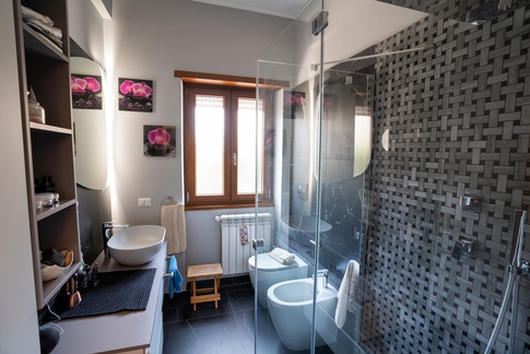 Bagno in stile contemporaneo di 5 di Arch.j Floriana Ferraioli