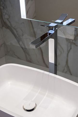 Bagno in stile contemporaneo di 8 di ZPSTUDIO