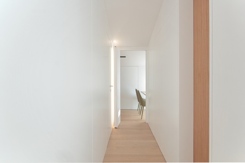 Open Space in stile contemporaneo di 50 di Paolo Basco Architetto