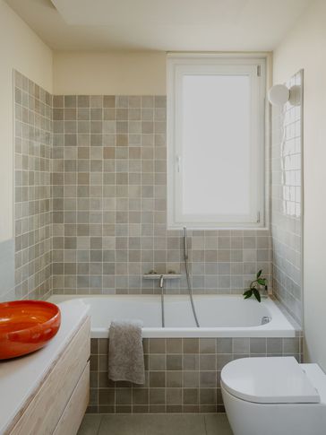 Bagno in stile moderno di 5 di spazioUVA