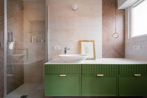 Bagno in stile contemporaneo di 5 di Laura Mapelli Architetto