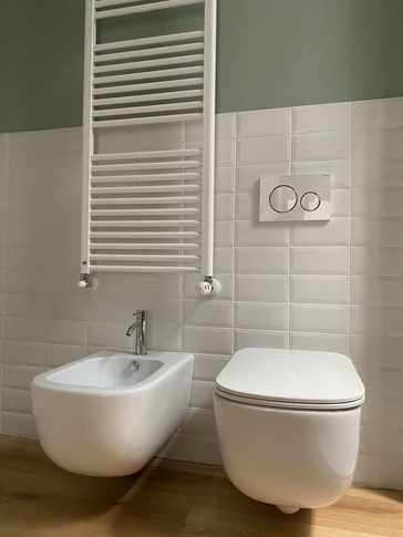 Bagno in stile moderno di 5 di Mir Group
