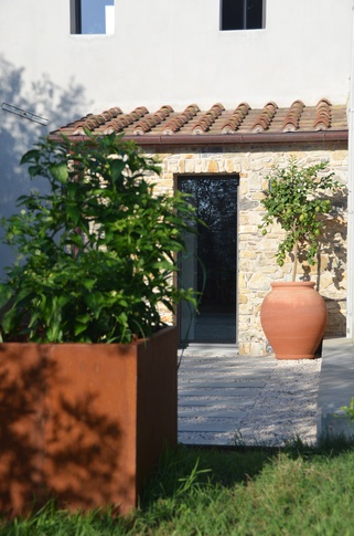 Patio in stile mediterraneo di 45 di Gaia Granelli