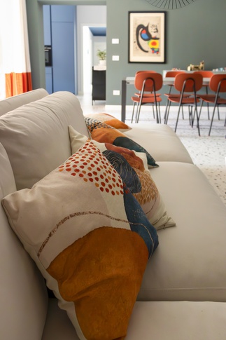 Soggiorno in stile contemporaneo di 32 di Studio MAC