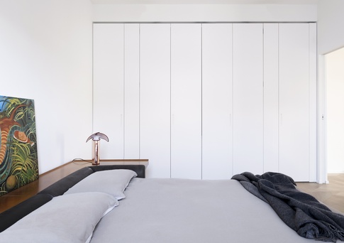 Camera da Letto in stile contemporaneo di 18 di Michela Cordisco Studio