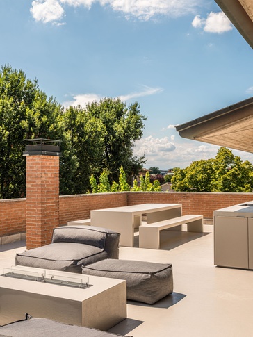 Terrazza in stile soft industrial di 90 di Simona Fogalesi interior designer Terrazza in stile soft industrial di 90 di Simona Fogalesi interior designer