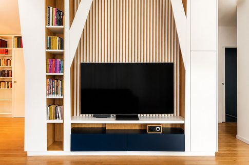 Soggiorno in stile classico di 45 di Equus Architects