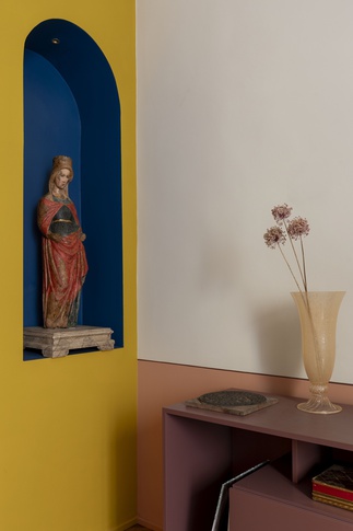 Soggiorno in stile maximalista di 12 di Rachele Biancalani Studio Soggiorno in stile maximalista di 12 di Rachele Biancalani Studio