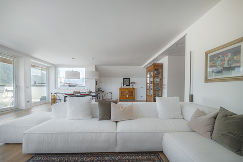 Soggiorno in stile contemporaneo di 30 di Nicoletta Zanella