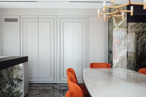 Open Space in stile moderno di 100 di Salvatore Sito Interior Designer