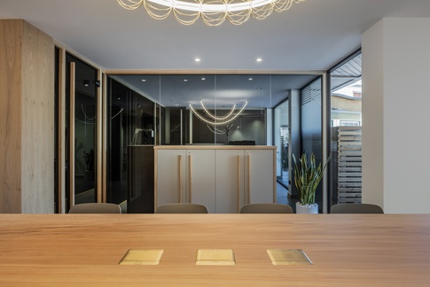 Open Space in stile moderno di 200 di Arredamenti Andalo